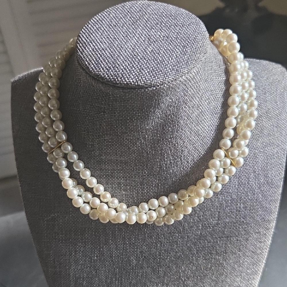 Elegant Pearl Necklace